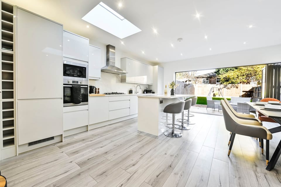 Kitchen & Dining