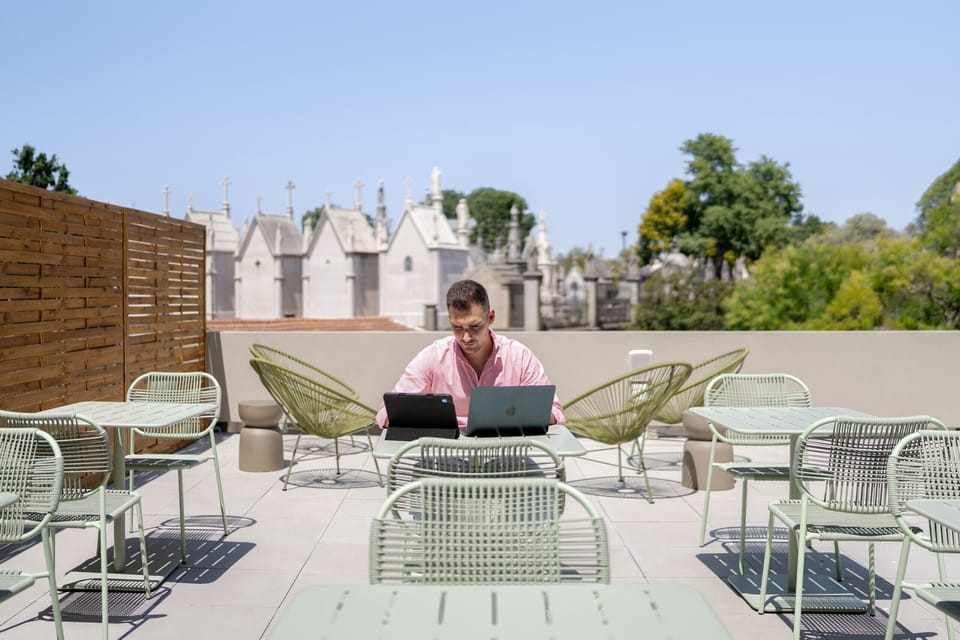 In a setting where the sky is the limit, this outdoor space transforms the act of working into a lighter and more inspiring experience.