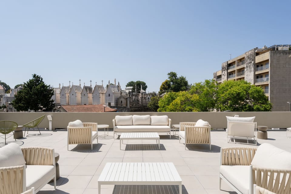Cluster with furnished terrace, ideal for relaxing outdoors after exploring Porto.