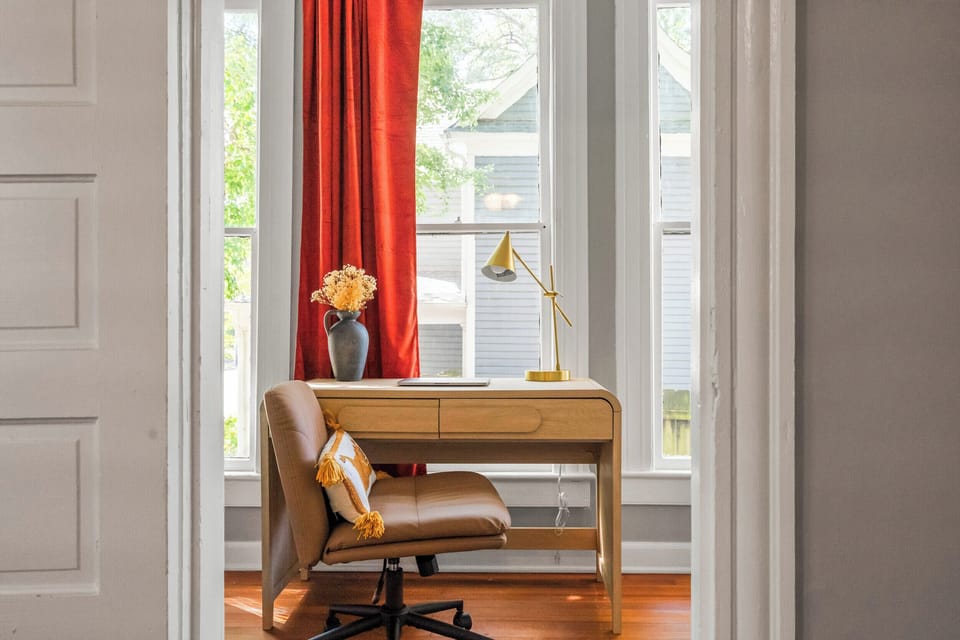 Dedicated workspace for the bedroom 1