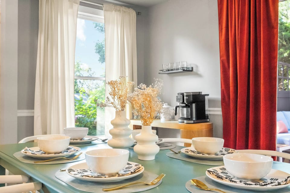 Elegant set up for the dining table