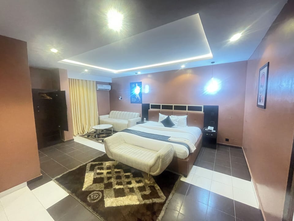 Luxury Room | Desk, laptop workspace, free WiFi
