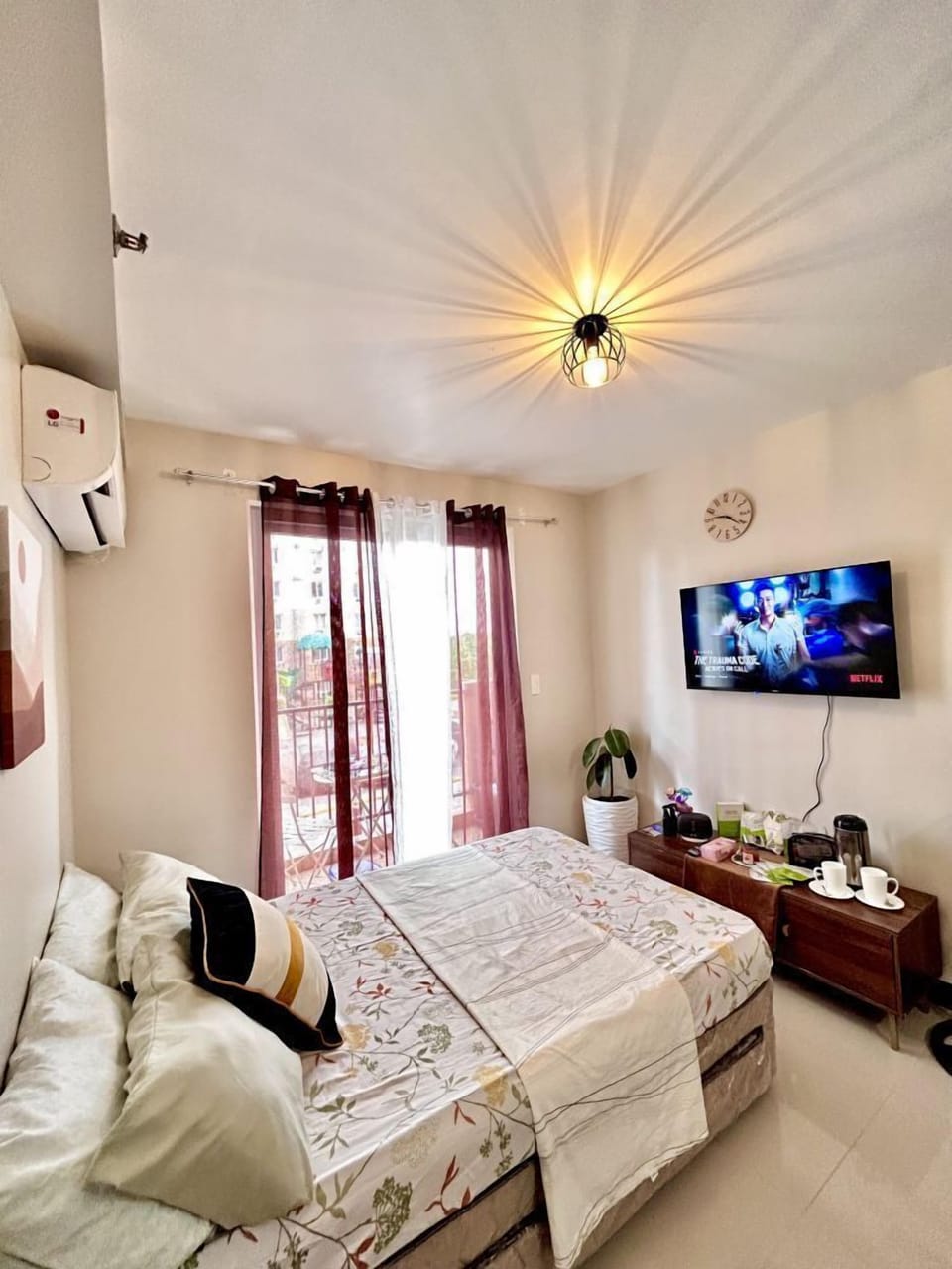 Living/Sleeping Area