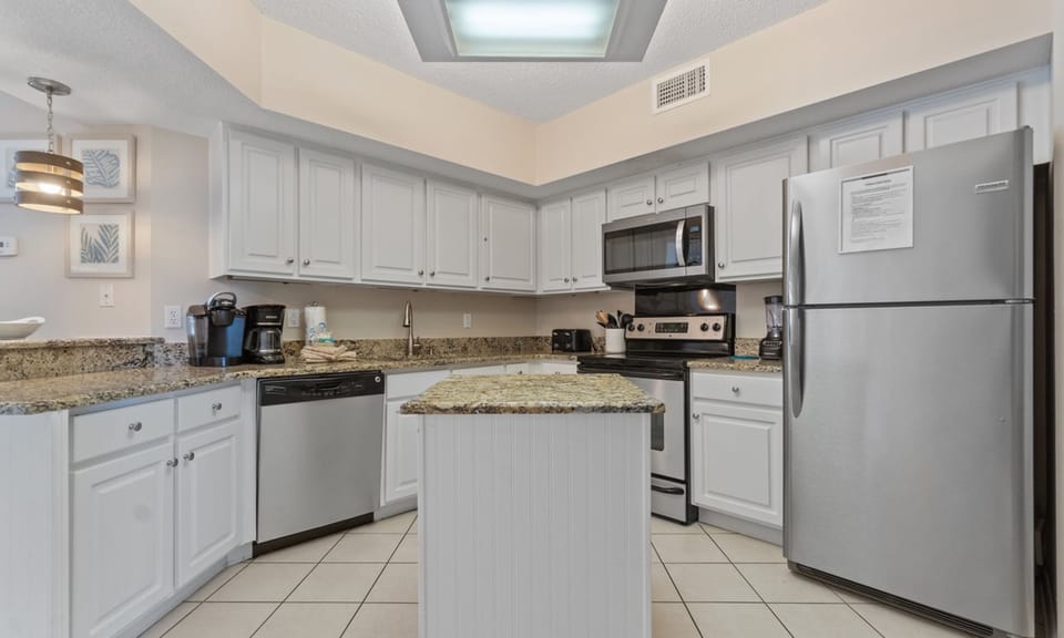 Signature Condo, 3 Bedrooms, Beach View, Beachfront | Private kitchen | Fridge, microwave, oven, stovetop