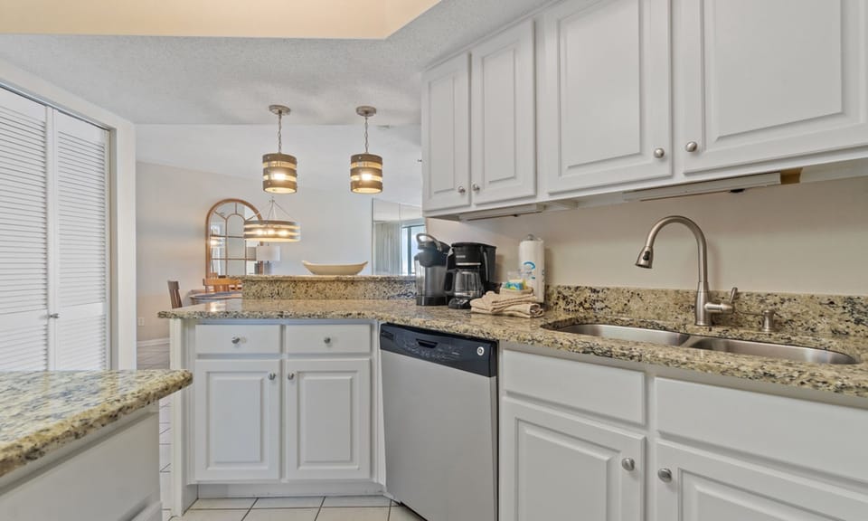 Signature Condo, 3 Bedrooms, Beach View, Beachfront | Private kitchen | Fridge, microwave, oven, stovetop