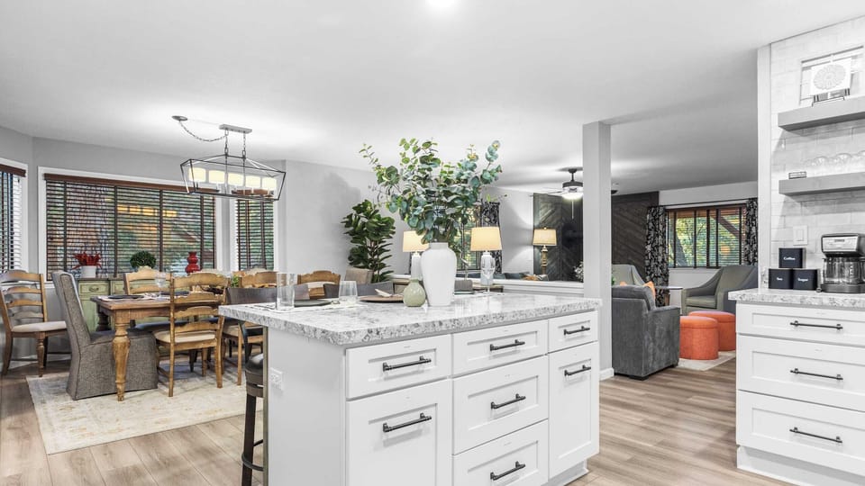 House (5 Bedrooms) | Interior