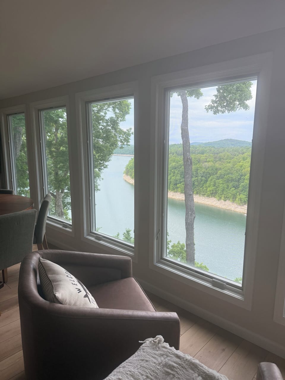 Beautiful views of Lake Cumberland.  Great sunrises!  