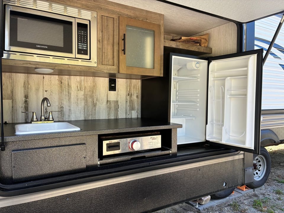 Outdoor Kitchen