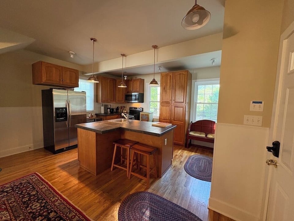Full kitchen with island - great for hosting big meals with friends and family.