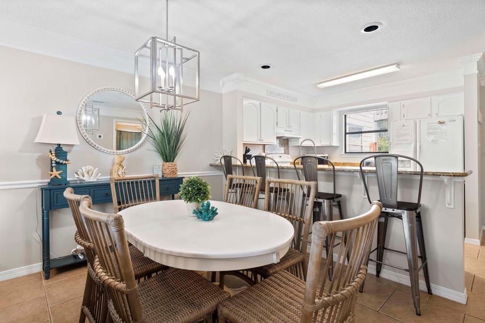 Condo, Multiple Beds (Bayview 59) | Dining
