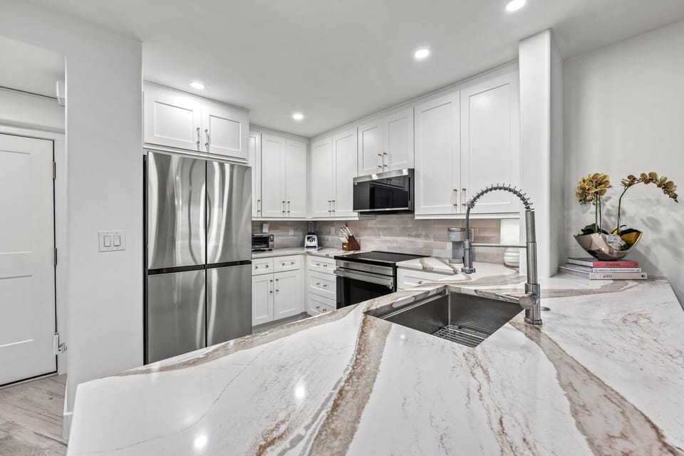 Quartz countertops to slice fruit for breakfast or mix cocktails for sunset hour.