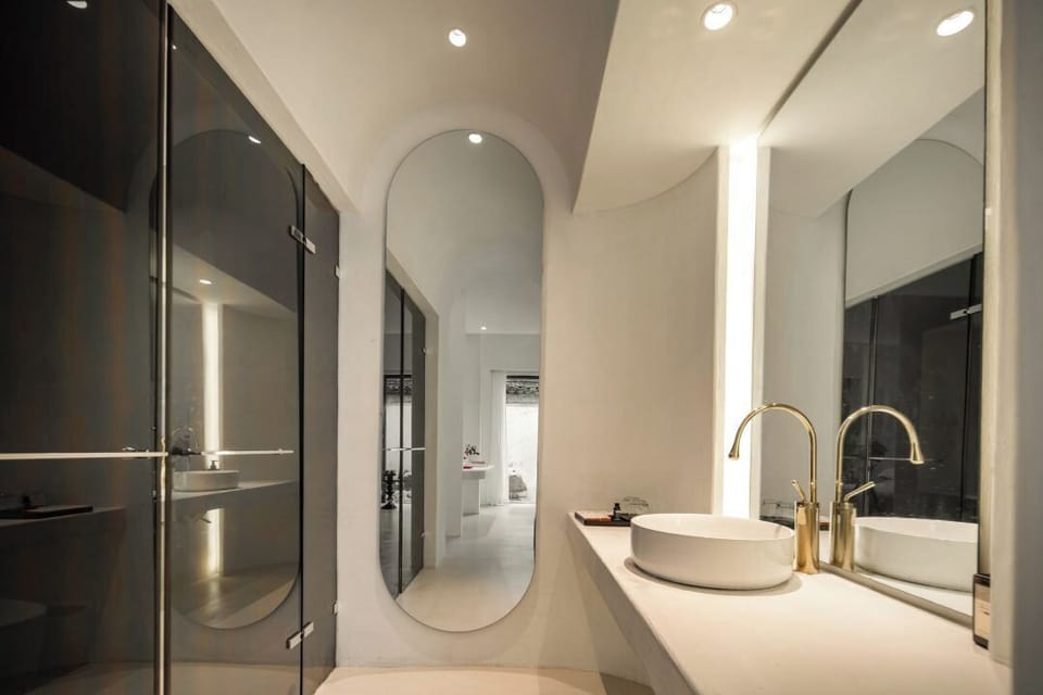 Luxury Suite, Courtyard View | Desk, laptop workspace, free WiFi