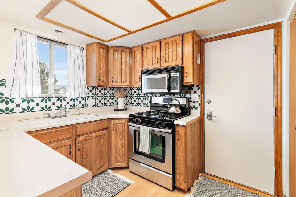 All major appliances are included. Microwave, oven, fridge and dishwasher.
