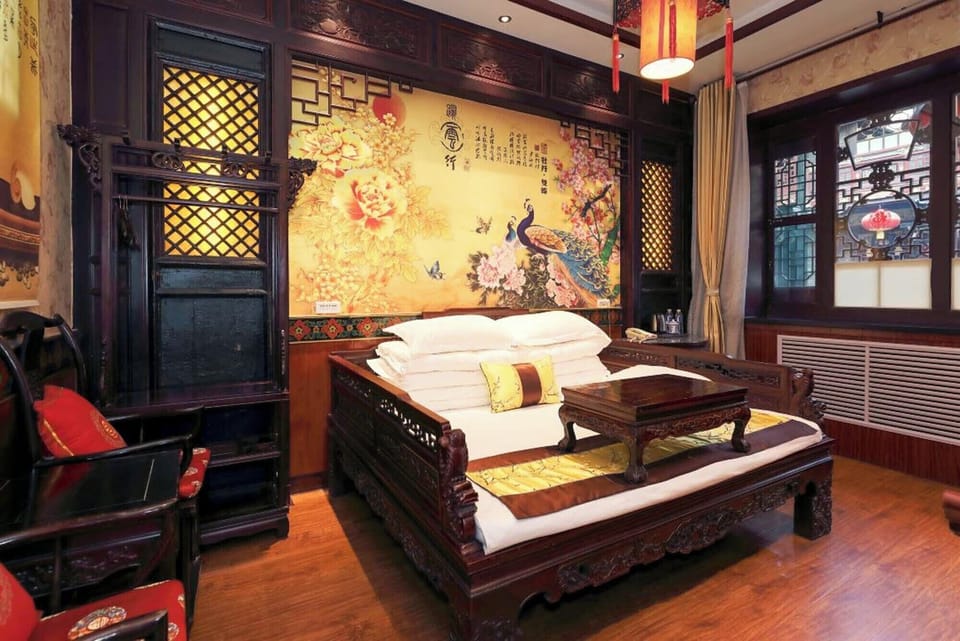 Luxury Suite, Courtyard View | Desk, WiFi (free)