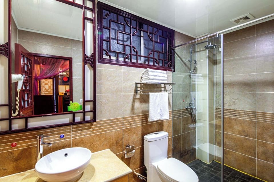 Luxury Room, Courtyard View | Bathroom | Shower, free toiletries, hair dryer, towels