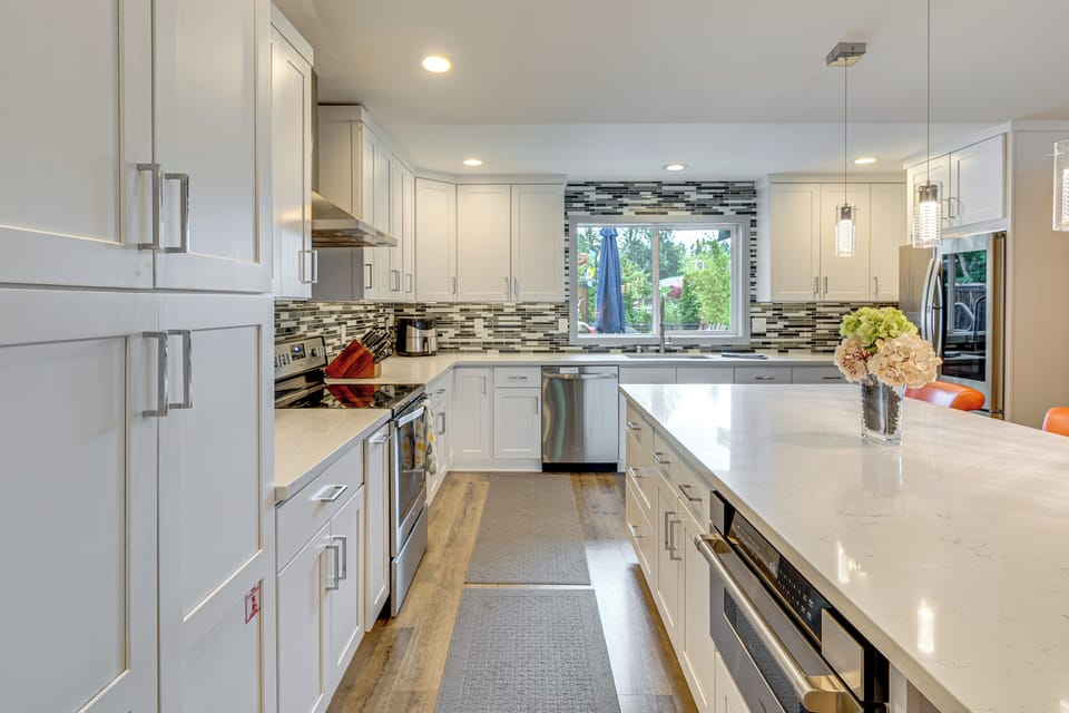Kitchen | Dishware/Flatware