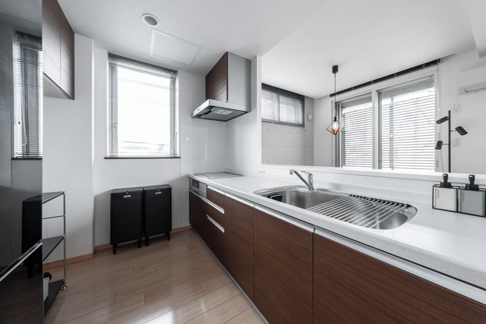 Fridge, microwave, stovetop, electric kettle