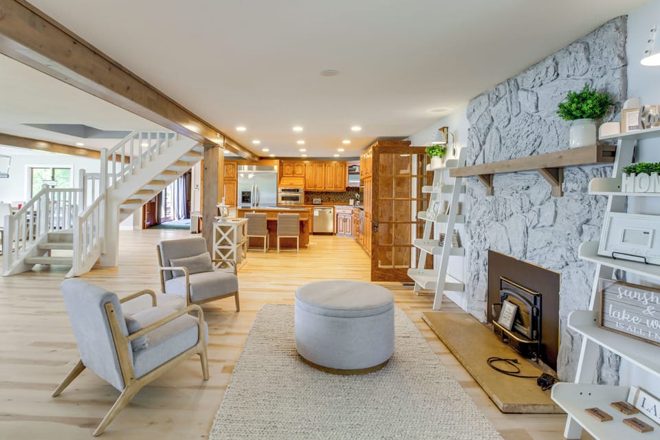 Sitting Area | 1st Floor