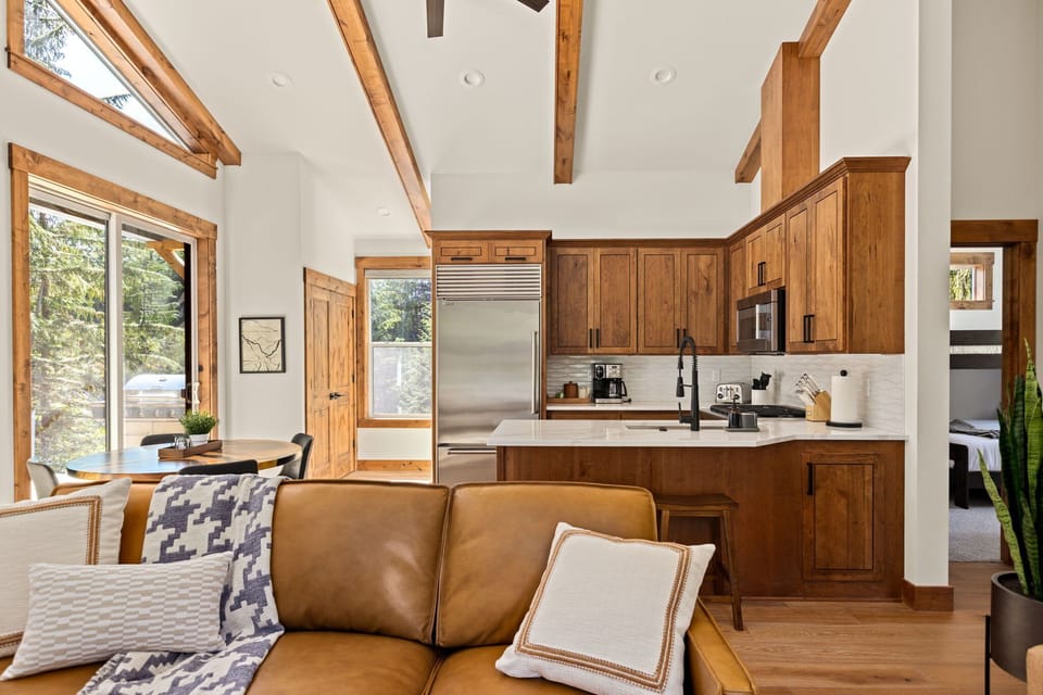 Warning: May cause spontaneous cooking sprees! Our beautiful and functional kitchen is so inviting, you might just find yourself channeling your inner chef. 