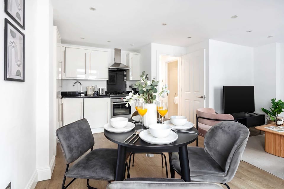 The kitchen and dining area