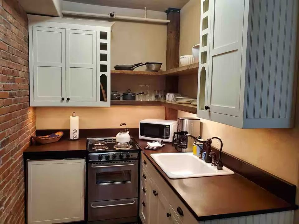 Fully stocked kitchen w/ stainless steel appliances