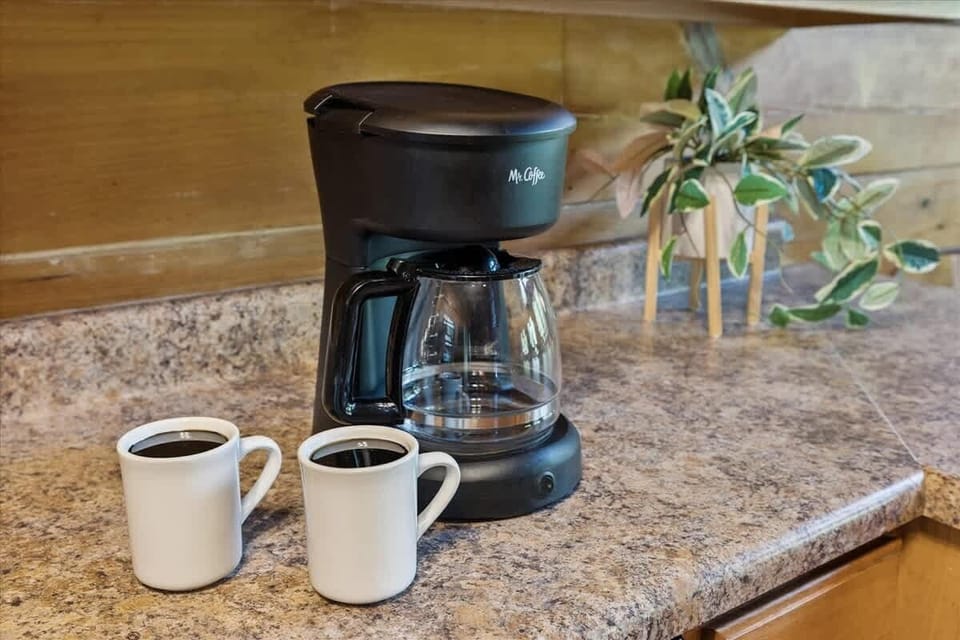 Coffee Corner: Brew your favorite blend and enjoy it amidst Tennessee’s stunning scenery!