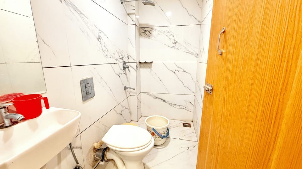 Superior Quadruple Room | Bathroom | Shower, rainfall showerhead, towels, soap