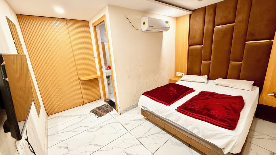 Premium bedding, desk, laptop workspace, soundproofing