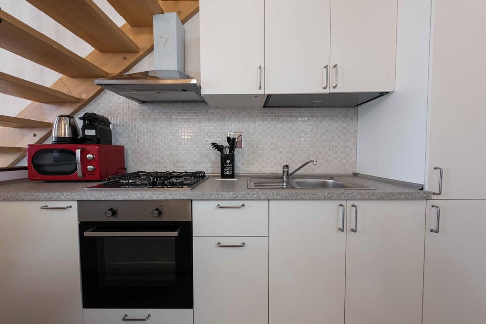 Comfort Duplex, City View | Private kitchen | Fridge, stovetop, cookware/dishes/utensils