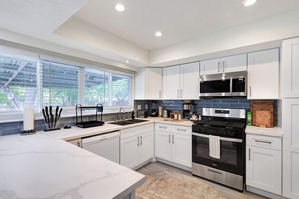Fully equipped kitchen with high quality granite countertops. 