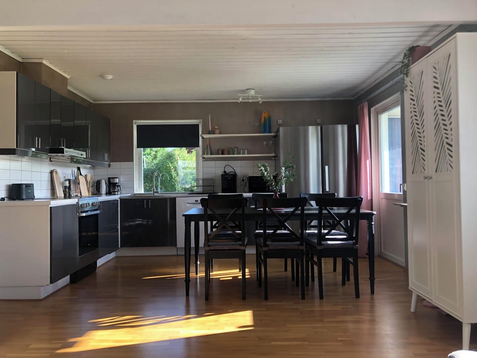 Deluxe House, 4 Bedrooms, Garden View | Private kitchen | Coffee/tea maker, electric kettle
