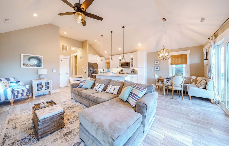 An open room perfect for relaxing