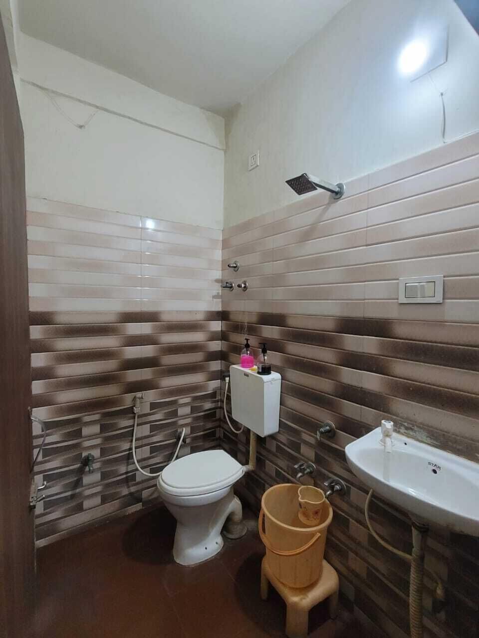 Standard Double Room | Bathroom | Slippers