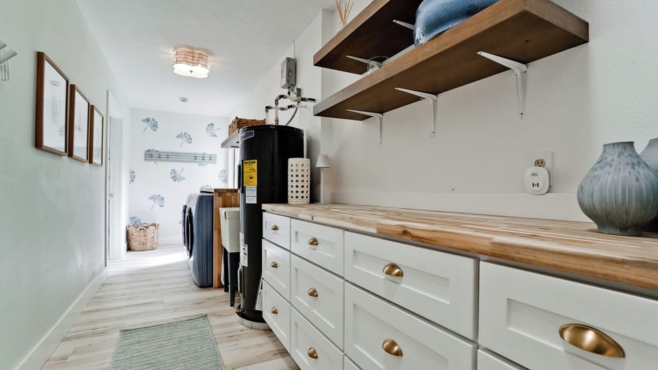 Oversized laundry room