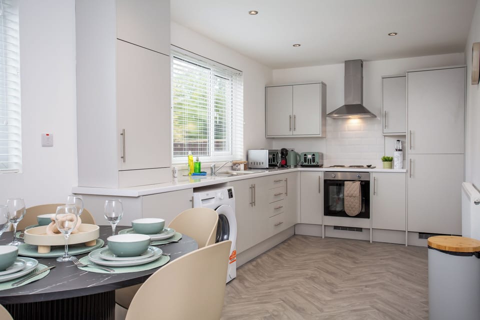 Stylish open kitchen with everything you need for a home-cooked meal