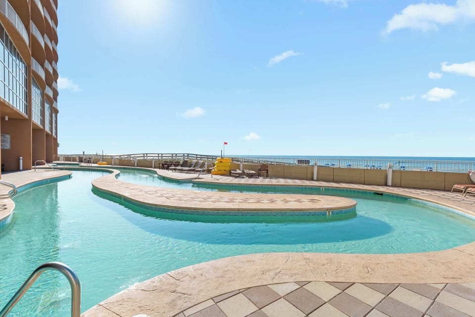 Grab an inner tube and get ready to daydream, sunbathe, and float on!
