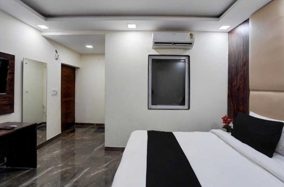 Classic Double Room, City View | Iron/ironing board, free WiFi