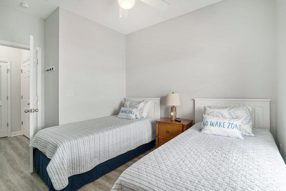 Secondary Bedroom with Twin Beds