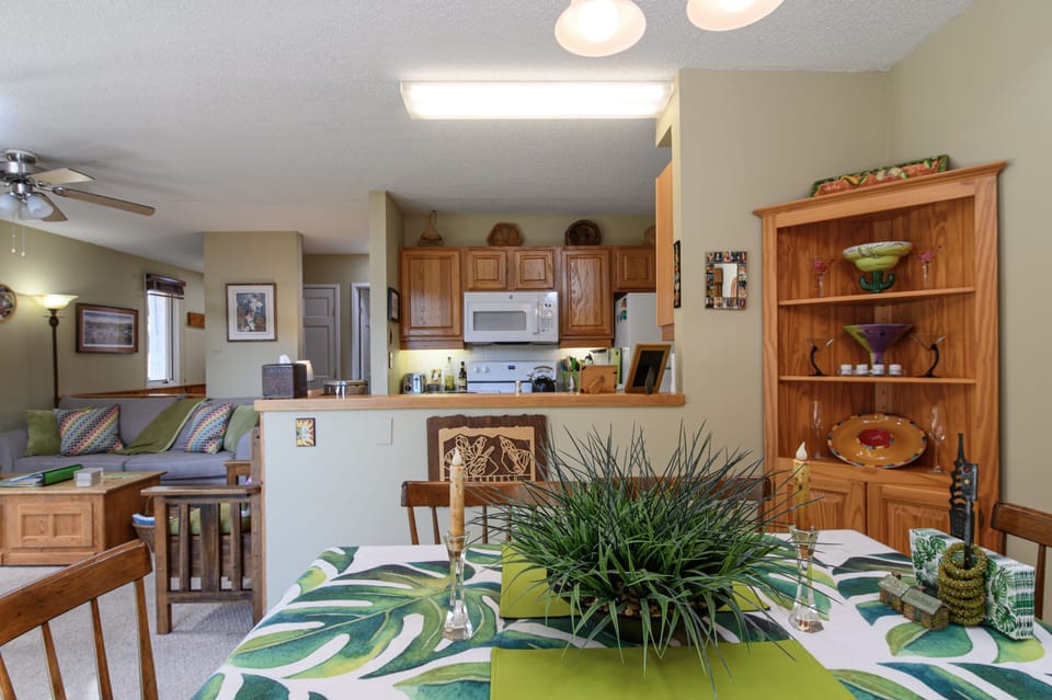 Condo, 1 Bedroom | Dining