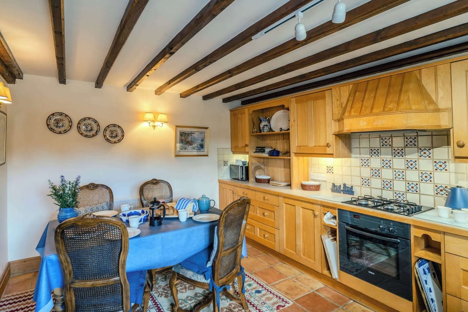 farmhouse kitchen