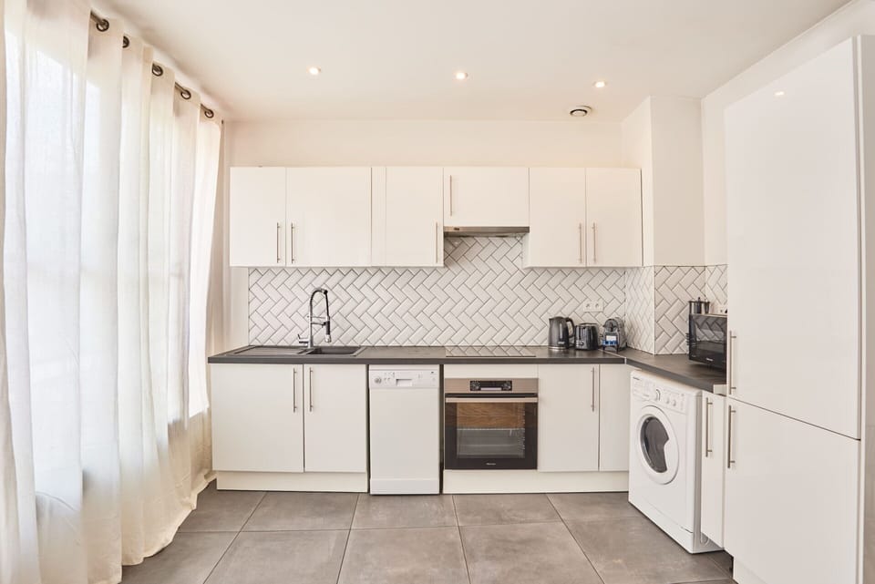 Apartment | Private kitchen | Fridge, microwave, oven, dishwasher