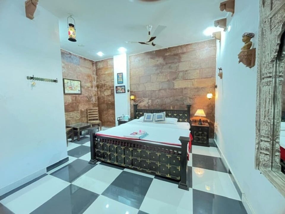 Junior Double Room | Soundproofing, WiFi (free)