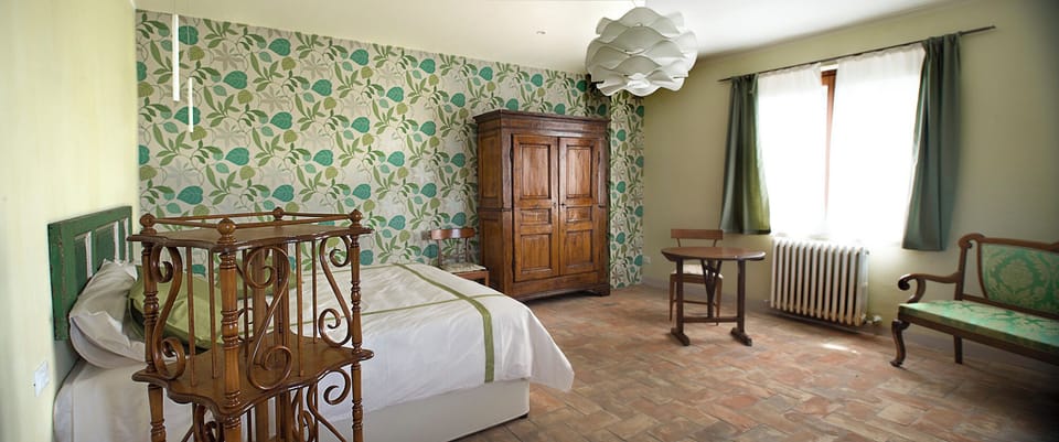 Comfort Room, 1 Queen Bed, Valley View, Tower | Laptop workspace, free WiFi