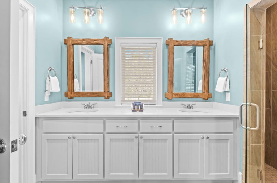 1st Floor King Suite Ensuite Bath with walk-in shower