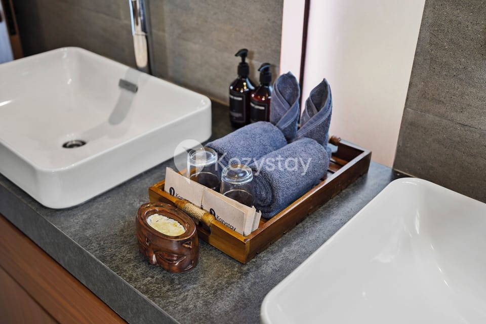 Villa, 4 Bedrooms, Pool View | Bathroom | Free toiletries, hair dryer, bidet, towels