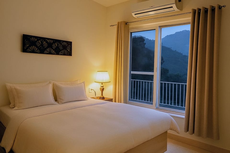 Superior Double Room, Balcony, Mountain View | Free WiFi, bed sheets