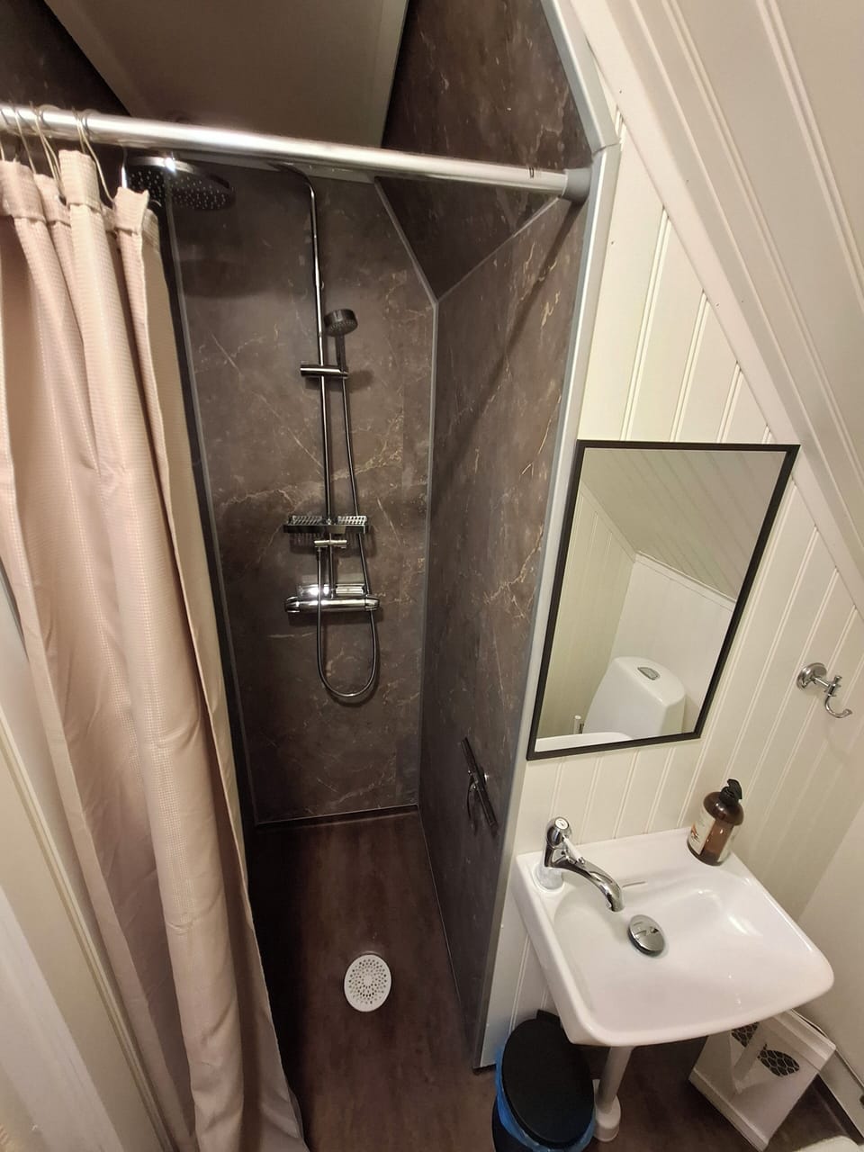 Shower, hair dryer, towels, toilet paper