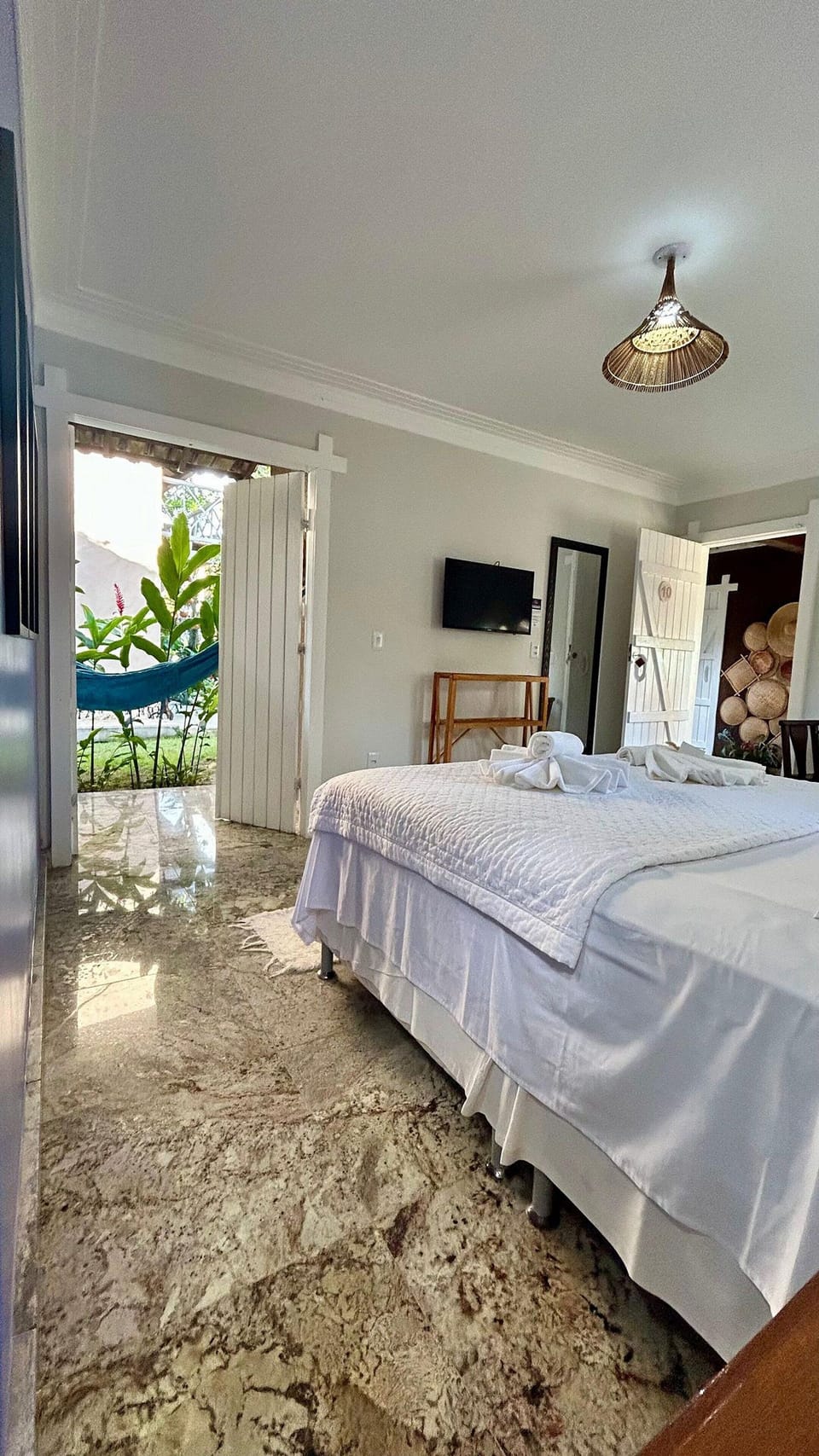 Deluxe Suite | Iron/ironing board, free WiFi