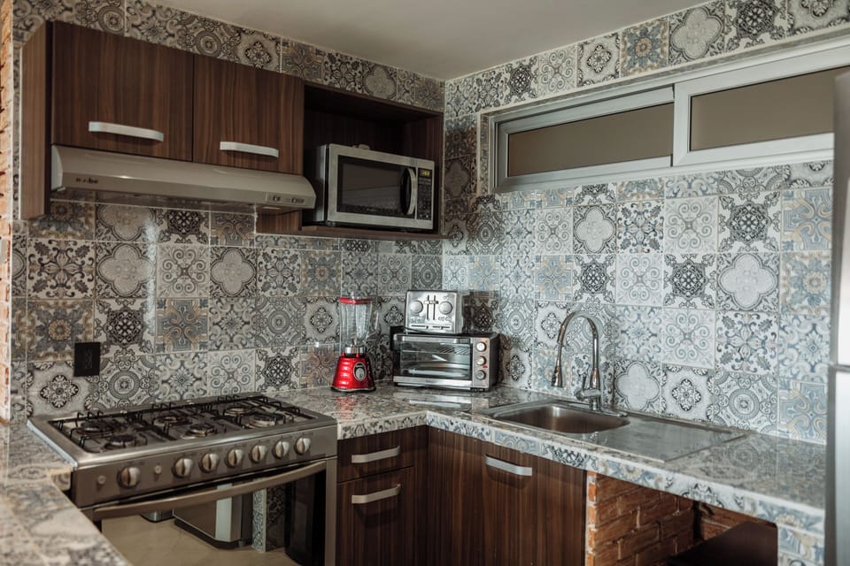 Deluxe Apartment, 2 Bedrooms, City View | Microwave
