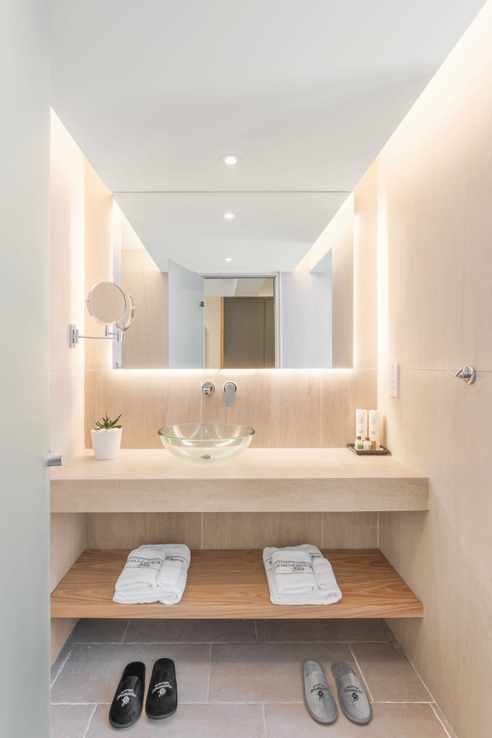 Executive Room, Pool View | Bathroom | Rainfall showerhead, eco-friendly toiletries, hair dryer, bathrobes